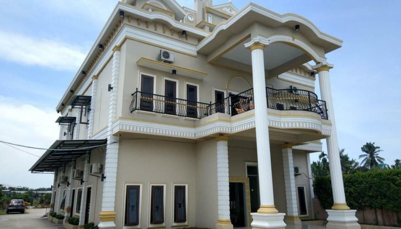 Hotel Grand Family Sungairampah Kültér fotó